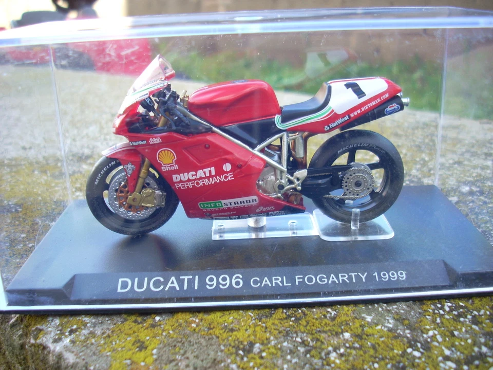  MOTO DUCATI 996 CARL FOGARTY 1999 scala 124 - Immagine 1 di 1