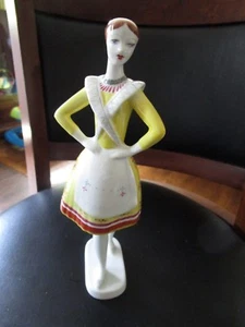 Figura rara de dama de porcelana pintada a mano de Hollohaza - Imagen 1 de 7