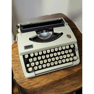 Vintage 1970&#39;s Brother Charger 11 Retro Portable Manual Typewriter with Case - Bild 1 von 12