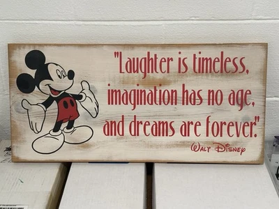 Mickey Mouse Walt Disney “La risa es atemporal” 24x11x 3/4 colgante de pared de madera Foto 1 de 3