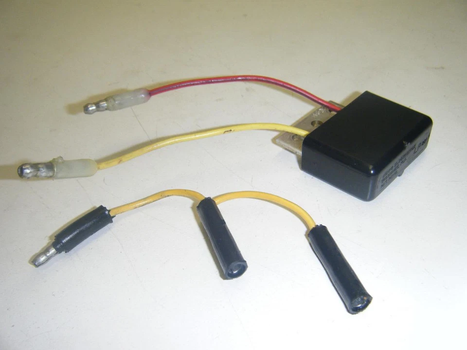 92 93 POLARIS SL 750 650 ELECTRICAL BOX IGNITION VOLTAGE REGULATOR RECTIFIER - Image 1 of 1