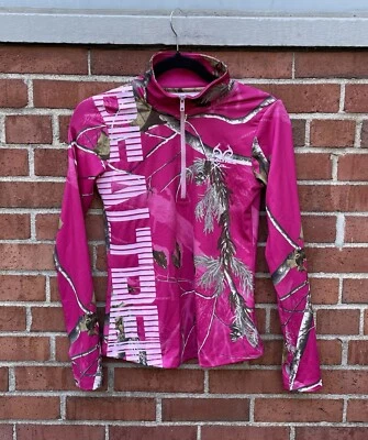 Chaqueta camisa Real Tree para mujer talla pequeña rosa con suéter de camuflaje 1/2 cremallera Foto 1 de 4