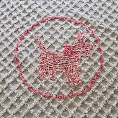 Cobertor de cama vintage branco rosa CHENILLE berço criança com cachorro Scotty 57 X 39 - Imagem 1 de 4