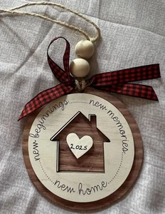New Home Hanging Tree Ornament 2025 New Memories, New Beginnings Wooden 8.8cm - Picture 1 of 6