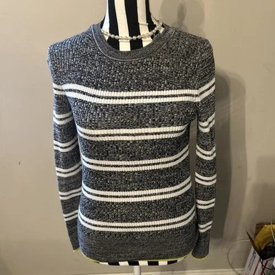 Suéter Banana Republic Rayas Acanalado Gris y Blanco Pequeño Foto 1 de 4