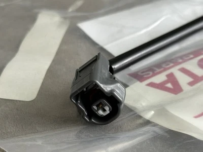 Genuine 2000-2005 Toyota MR2 Spyder OEM Knock Sensor Connector Plug Pigtail - Image 1 of 4