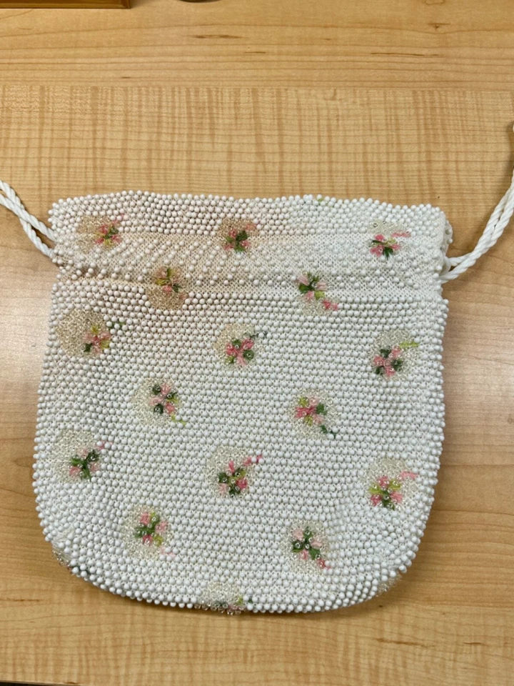 Bolso de noche vintage con cuentas flores blancas y rosas Foto 1 de 4