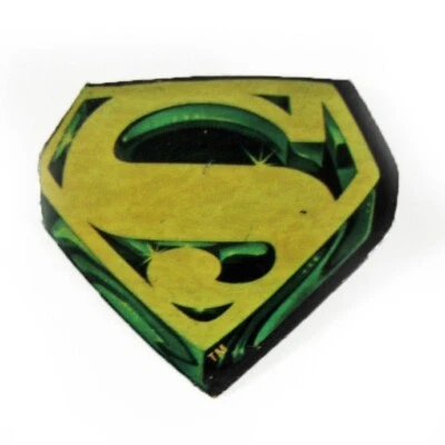 Prendedor de insignia de Superman de DC Comics de colección plástico laminado ilusión óptica profundidad Foto 1 de 3