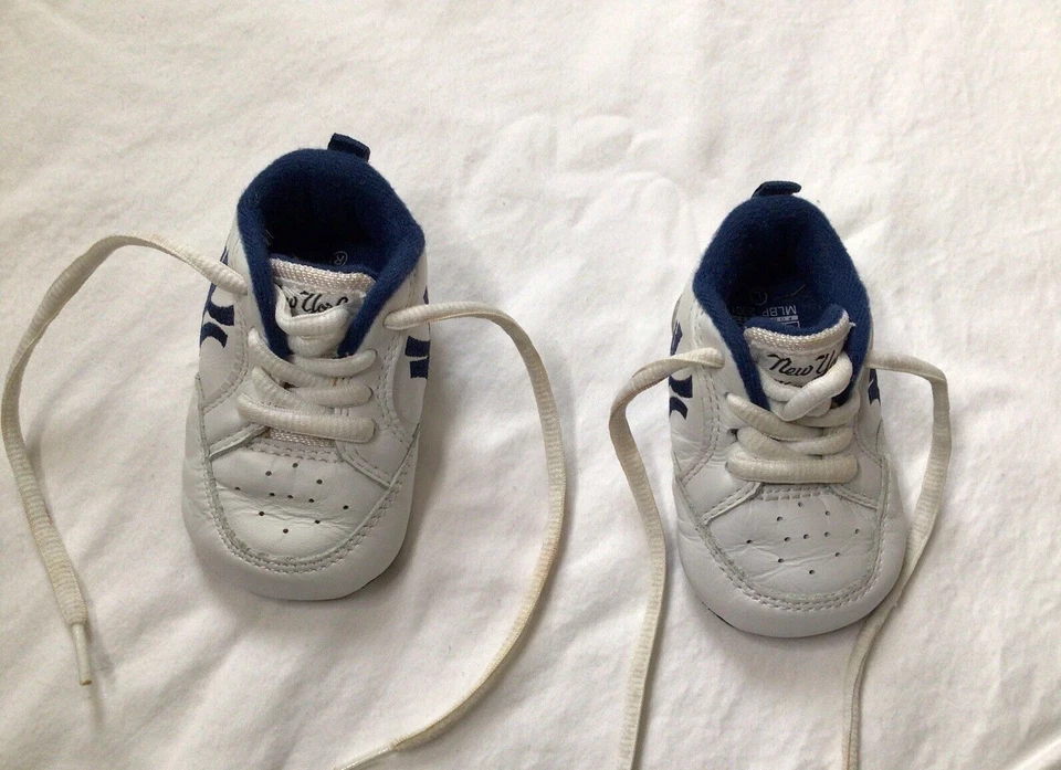Zapatillas deportivas New York Yankees para niños pequeños talla L (0-10 meses) blancas azules con cordones Foto 1 de 4