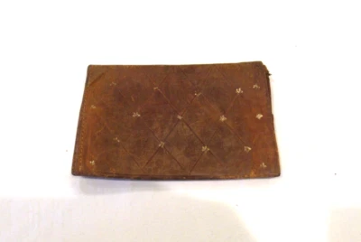 Cartera cuero marrón patrón diamante, estrellas doradas, c. años 40. mucho desgaste Foto 1 de 4