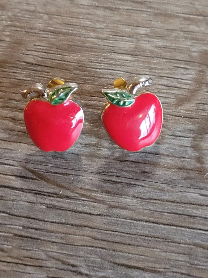 APPLE HARVEST PIERCED EARRINGS  RED ENAMEL GOLD-TONE Vintage Fruit 🍎 - Image 1 of 4