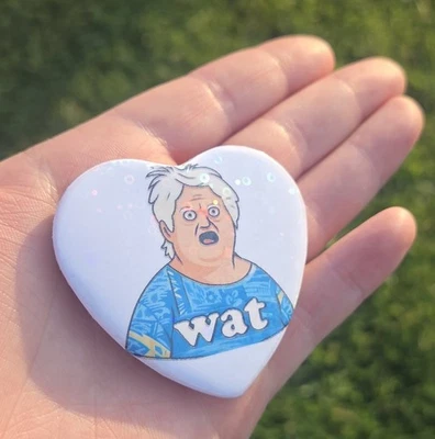 Ímã ou pino de coração holográfico Wat Meme 2 polegadas. - Imagem 1 de 4