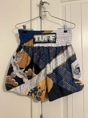Pantalones Cortos de Boxeo TUFF Muay Thai "Majestic Crane" (Talla L) Foto 1 de 4