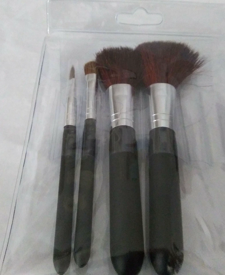 Cepillos cosméticos, brochas de maquillaje - Juego de 4 piezas para mujeres adolescentes Foto 1 de 2