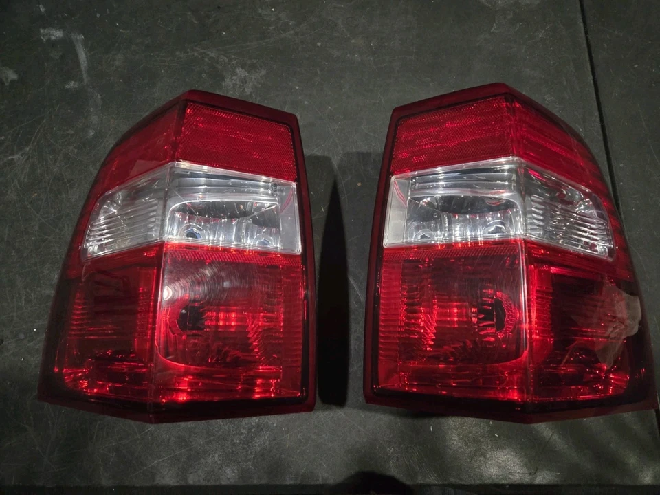 Juego de luces traseras laterales conductor y pasajero para Ford Expedition 2007-2017 OEM Foto 1 de 4