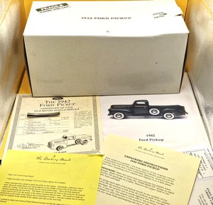 DANBURY MINT DIECAST 1:24  1942 FORD PICUP Village Green  PACKAGE & PAPERS - Picture 1 of 11