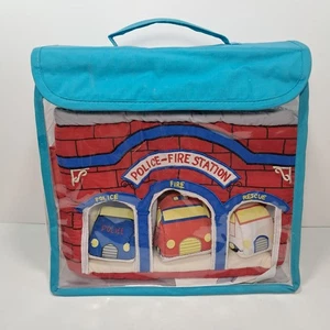 Vintage Pockets Of Learning, Polizia-Stazione dei Pompieri, Set da Gioco in Tessuto Morbido con Custodia - Foto 1 di 18