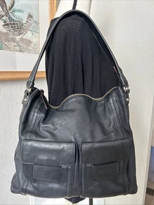 Bolso de hombro Kate Spade de cuero negro con bolsillos delanteros forro a rayas mensajero - Imagen 1 de 16