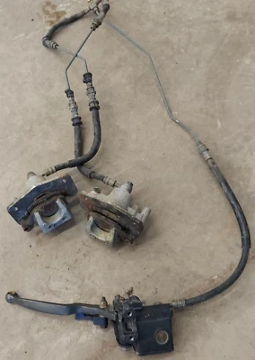 Б/у ручка суппортов переднего тормоза в сборе CAN-AM OEM Bombardier DS650 ATV - Изображение 1 из 4