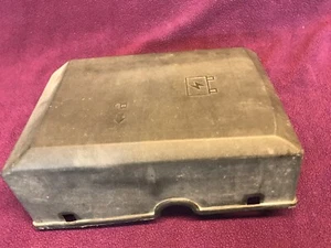 2007-2013 Silverado Sierra Under Hood  Fuse Relay Box Block Lid OE GM 25815385 - Picture 1 of 4