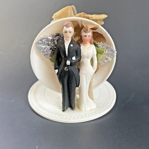 1940s Wedding Cake Topper Bride Groom Bell Ribbon White Plastic Couple VTG - Picture 1 of 10