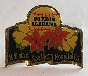 Dothan Alabama Baseball Pin A Taste Of Southern Hospitality goldfarbene Emaille. - Bild 1 von 6