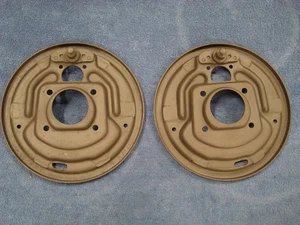 Ford Mustang Falcon Comet 1960-1966 OEM tambor delantero placas de respaldo 6 cilindros - Imagen 1 de 2