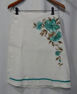 Speechless Juniors Size 7 Skirt White with Large Embroidered Floral Design - Image 1 of 4