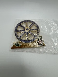 VINTAGE LIONS CLUB PIN WYOMING ONTARIO - Picture 1 of 2