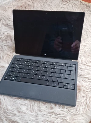Surface pro 2 / 4GB / 128 GB / Windows 11 - Bild 1 von 4