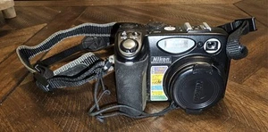 Nikon COOLPIX 5400 5,1-MP-Digitalkamera – schwarz - Bild 1 von 10