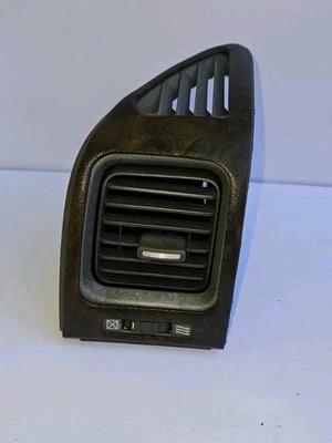 Ventilación de aire derecha Infiniti I30 2000-2001 (pasajero) con bisel  Foto 1 de 4