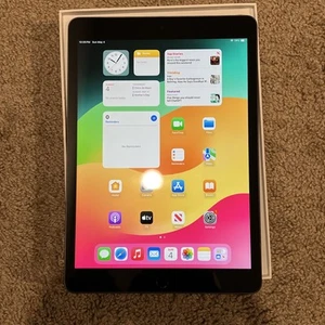 Apple 10.2-Inch iPad 9th Gen Tablet with Wi-Fi 64GB Space Gray 3K2K3LL/A (Demo) - Afbeelding 1 van 3