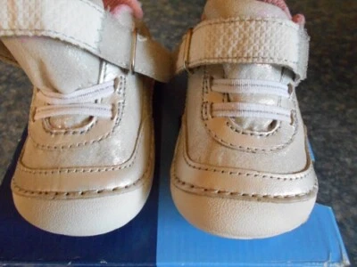 Zapatilla deportiva Stride Rite para niñas Soft Motion Jazzy, champán, 3,5 XW infantil EE. UU. Foto 1 de 4