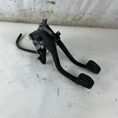 Bmw E46 3 Series MANUAL PEDAL ASSEMBLY / Clutch Pedal Assembly 323i 325i 330i M3 - Image 1 of 4