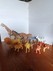 LOTE DE 10 FIGURAS / DE ANIMALES / DE PVC - Imagen 1 de 5