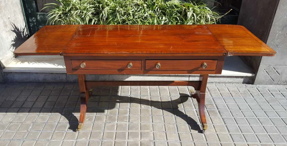 TABLE DE BUREAU. BOIS D'ACAJOU. STYLE REGENCY. ESPAGNE. XIXÈME SIÈCLE. - Photo 1/1