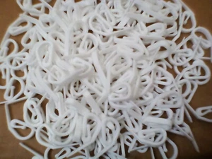 100 x White Plastic Nylon Curtain Hooks Rings Header Pencil Pleat Standard Size - Picture 1 of 1