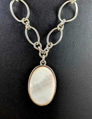 Vintage Avon Mother Of Pearl Pendant Necklace Silver Tone 20" Costume Fashion - Image 1 of 4