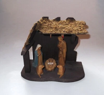 VTG Nativity Small Manger Stable Wood & Hay 5.5”t X 7”w Christmas Decor Figures - Image 1 of 4