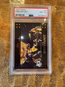 2007-08 Topps #24 Kobe Bryant Los Angeles Lakers HOF PSA 8 casi nuevo - nuevo como nuevo - Imagen 1 de 2