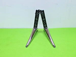 PATAS DE PEDESTAL 49U5663DB 48300UHDLEDCNTD P50LED16 43HK6T74 48HK6T74 TV - Imagen 1 de 5