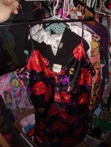 2xl Secret Treasures Schwarz Blumen Slip Tank Top Rot Blumen Satin - Bild 1 von 2