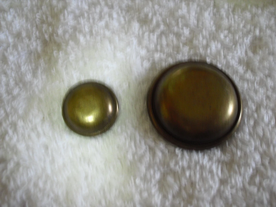 Knöpfe gold halbrund mit Rand 18mm (3 Stück) und 30mm Restposten!!! - Bild 1 von 1