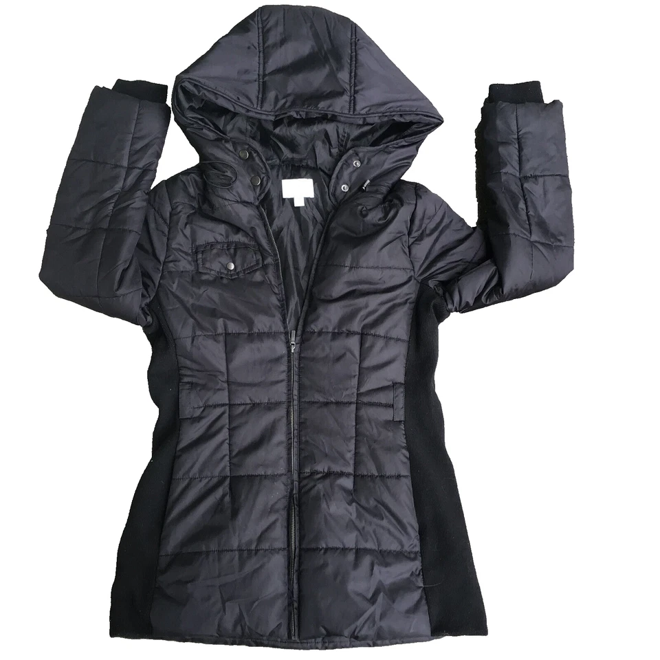 Abrigo acolchado con capucha negro mediano Converse One Star para mujer Foto 1 de 4