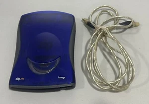 Iomega Zip 250 Z250USBPCMBP External Disk Drive USB Powered. - Afbeelding 1 van 1