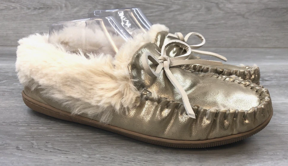 J. Zapatillas para mujer Crew doradas de imitación de cuero forradas 9 zapatos sin cordones de piel Foto 1 de 4