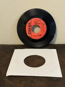 Old 45 RPM Record - Smash S-1407 - Angels - My Boyfriend's Back / I Adore Him - Picture 1 of 3