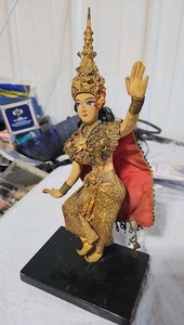 Muñeca niña Siam asiática china Tailandia tela vintage posable con base de madera BR - Imagen 1 de 5