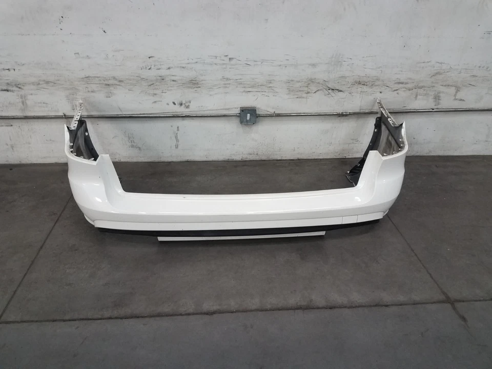 2012 梅赛德斯 AMG E 63 马车后保险杠组件 #83055 Z10 — 第 1/4 张图片